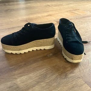 Black suede Steve Madden platform shoe
